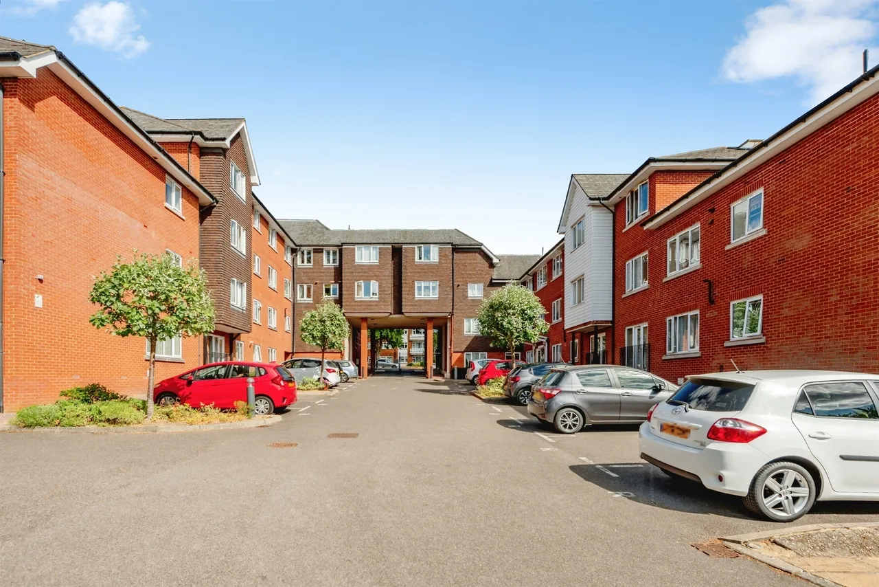 Ladbroke Road, Redhill, RH1, photo 16