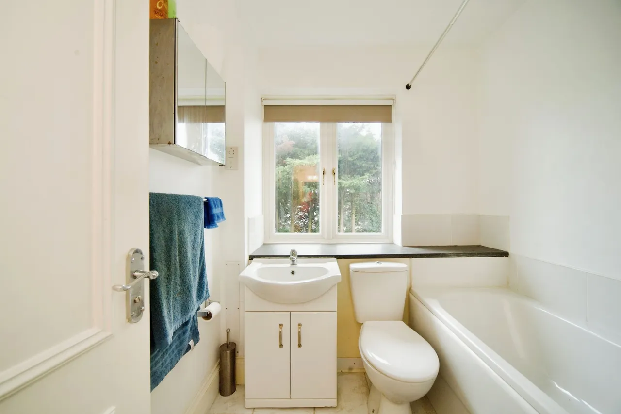 Avenue Road, London, N12, photo 12