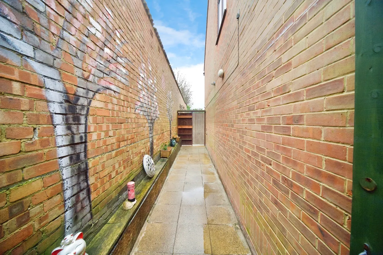 Avenue Road, London, N12, photo 16