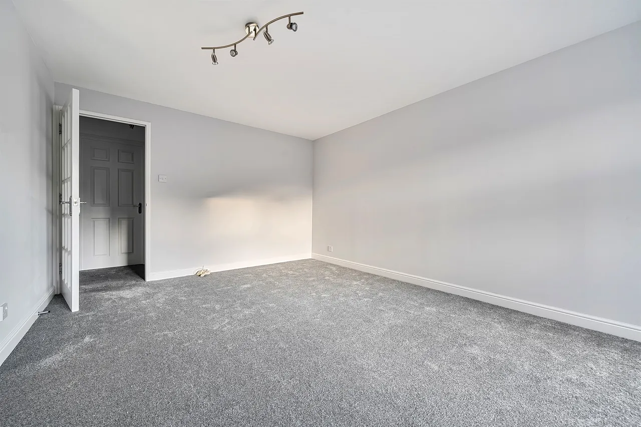 Kirkland Drive, Enfield, photo 5