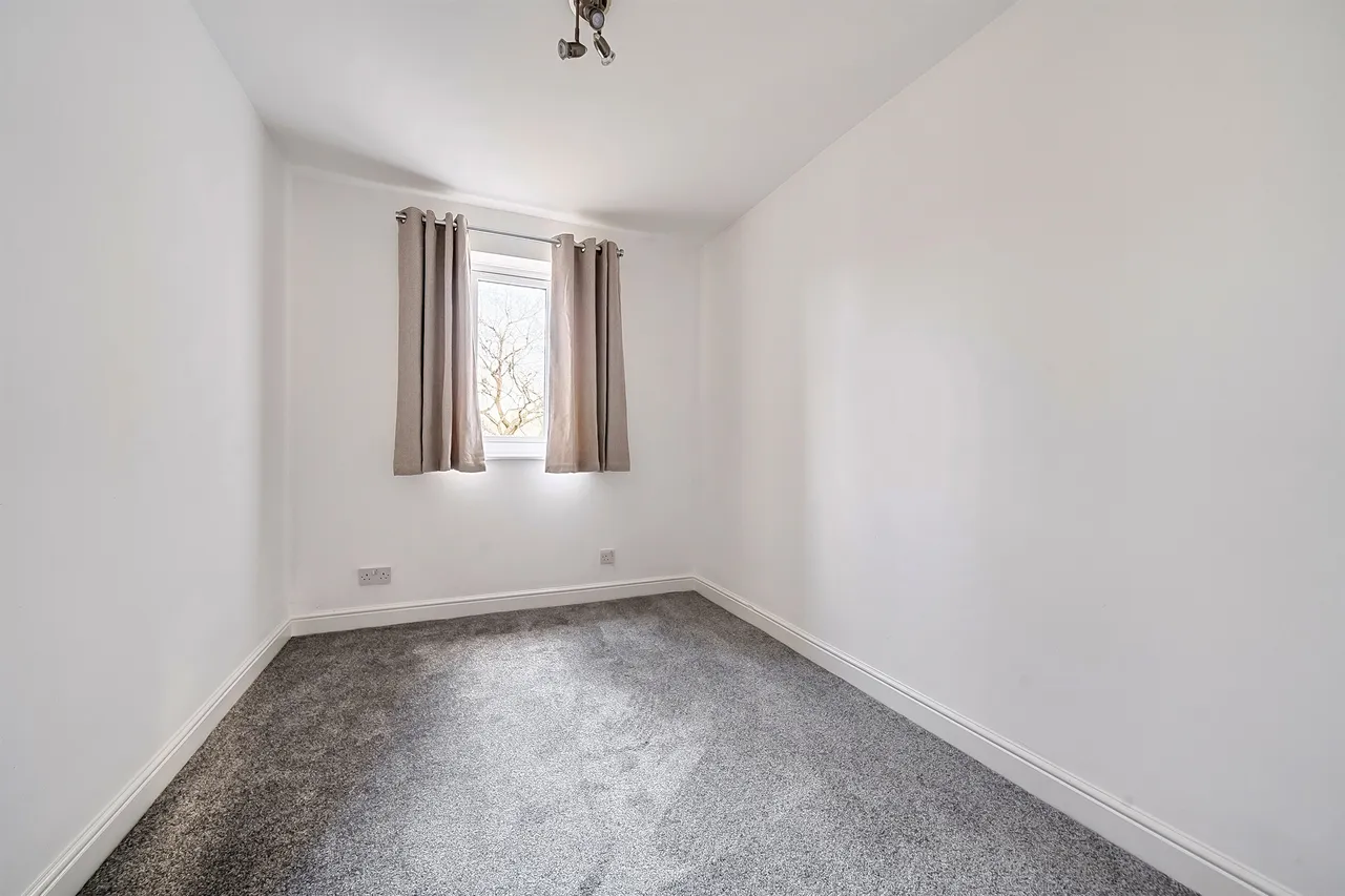 Kirkland Drive, Enfield, photo 9