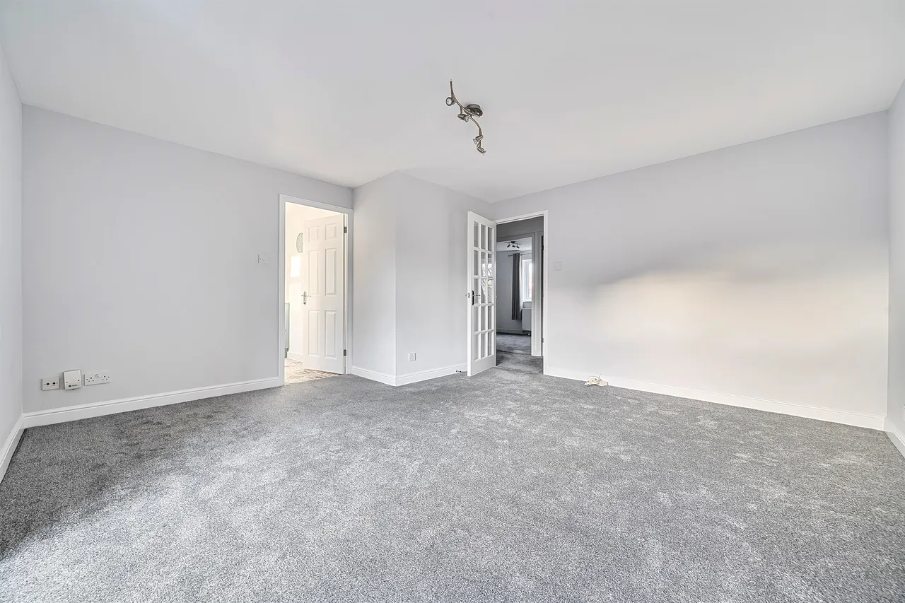 Kirkland Drive, Enfield, photo 4