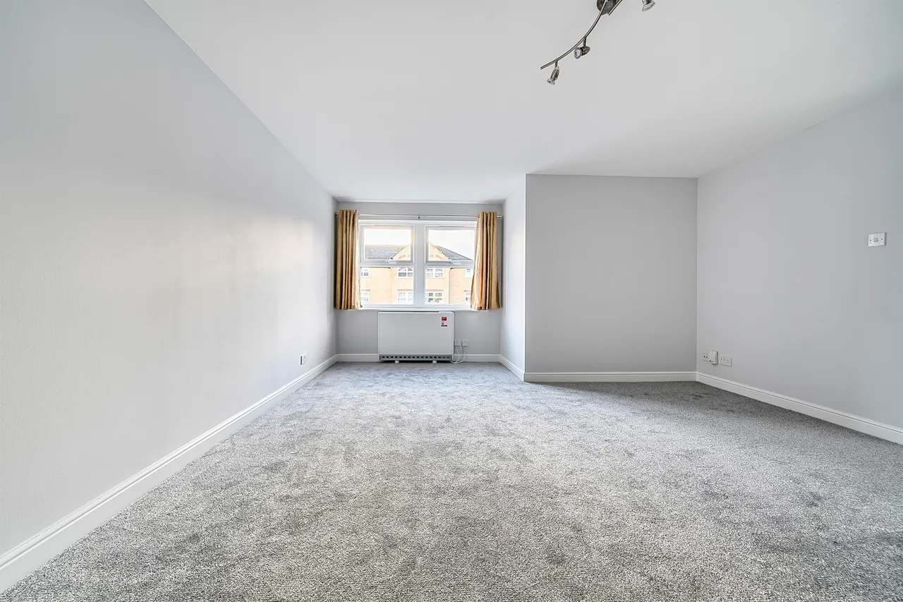 Kirkland Drive, Enfield, photo 3