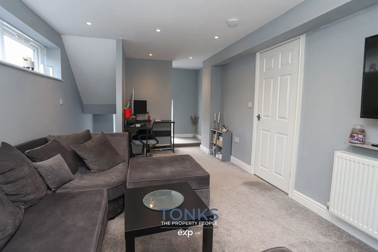 Cavalier Drive, Halesowen, B63 4SQ, photo 2