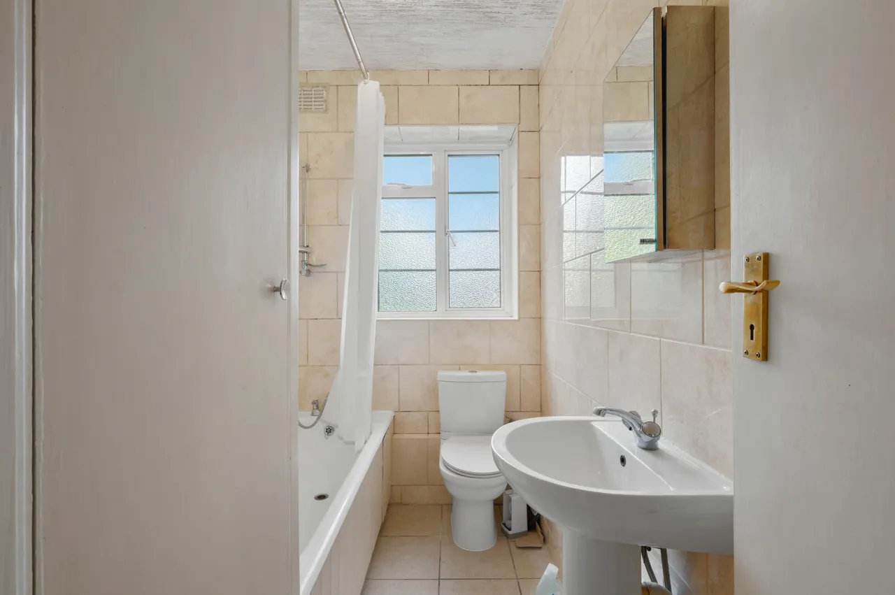 Wyke Road, Raynes Park, SW20, photo 6