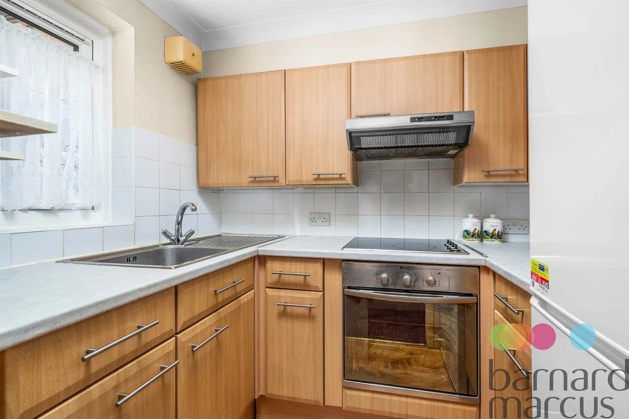 Friern Park, London, N12, photo 6