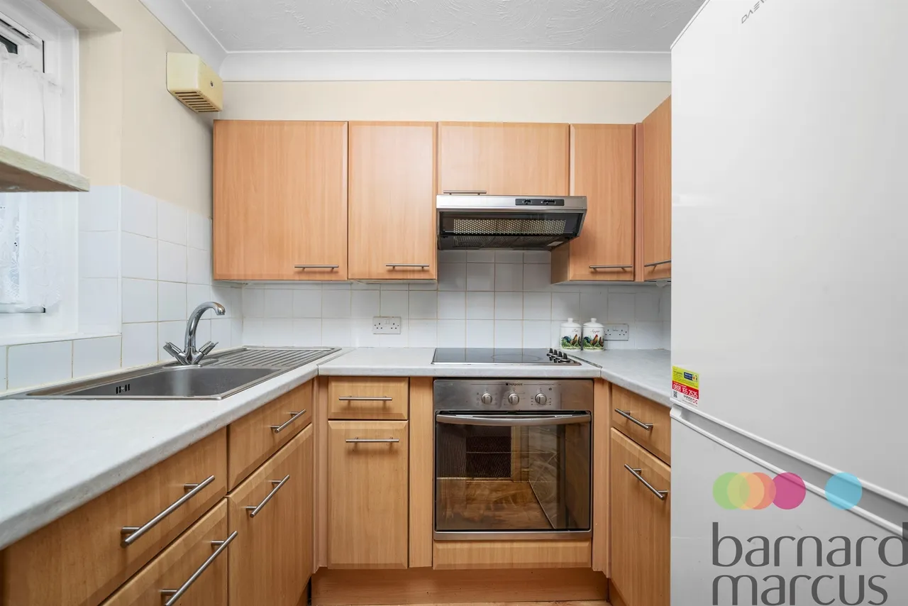 Friern Park, London, N12, photo 2