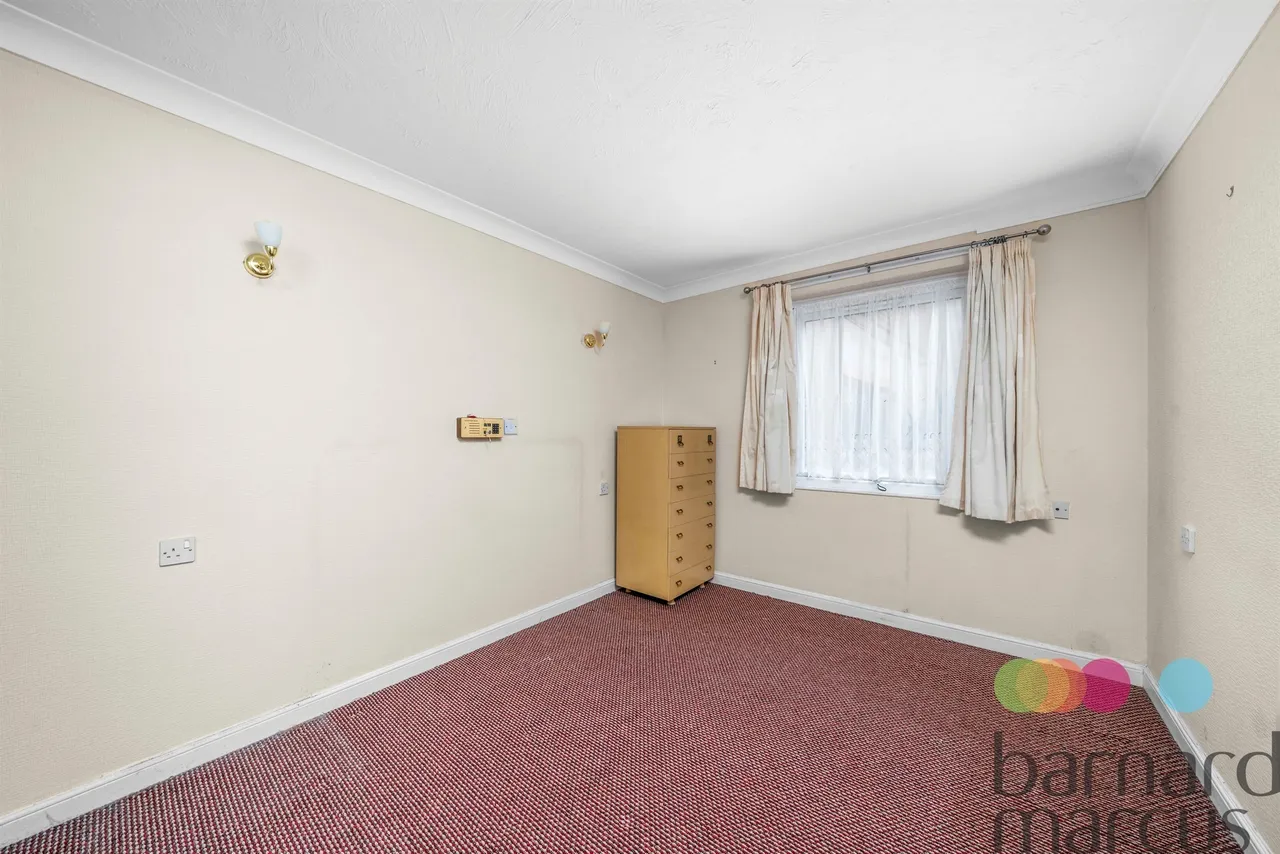 Friern Park, London, N12, photo 9