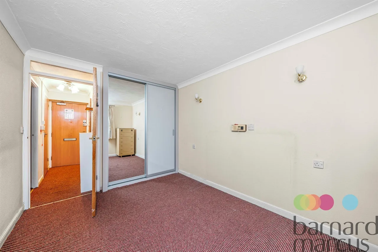 Friern Park, London, N12, photo 5