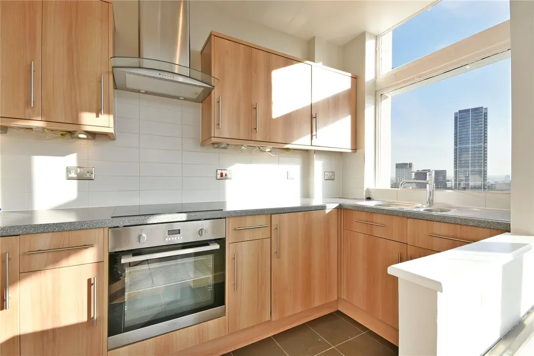 Newington Causeway, Elephant Castle, London, SE1, photo 2