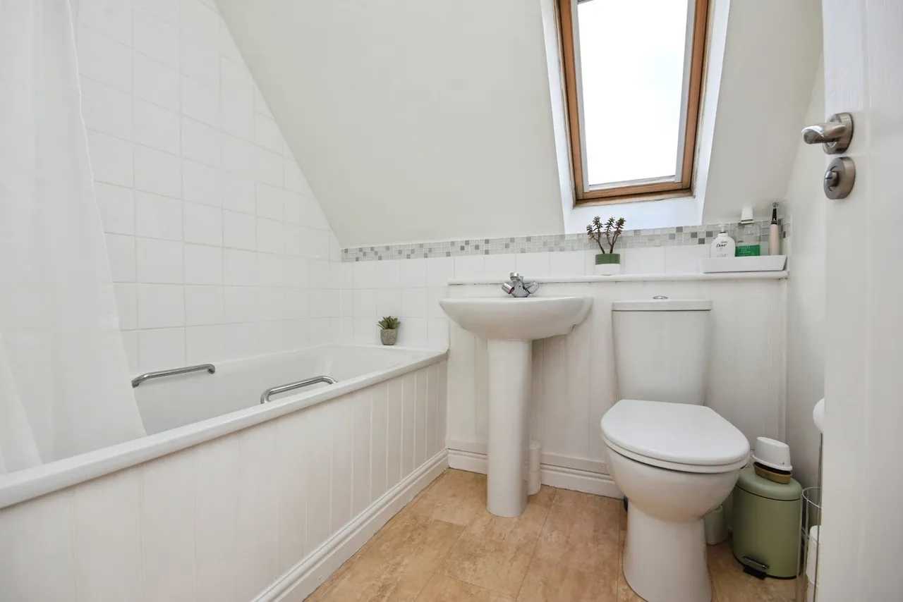 Ridings Avenue, Great Notley, CM77, photo 7