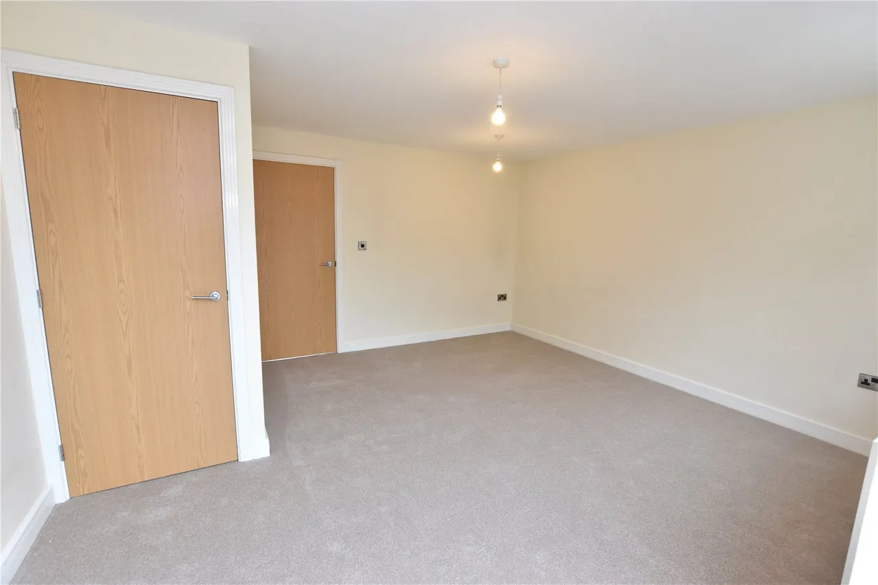 Woodlands Road, Farnborough, Hampshire, GU14 9QJ, photo 4