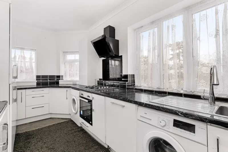 Molesey Road, Walton-On-Thames KT12 3PF, photo 2