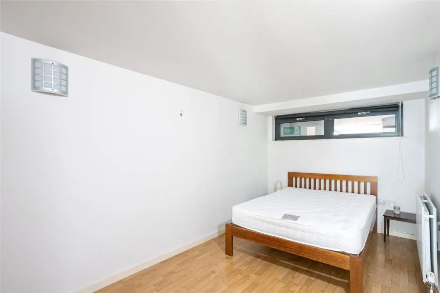 Cowley Road, London, W3, photo 5