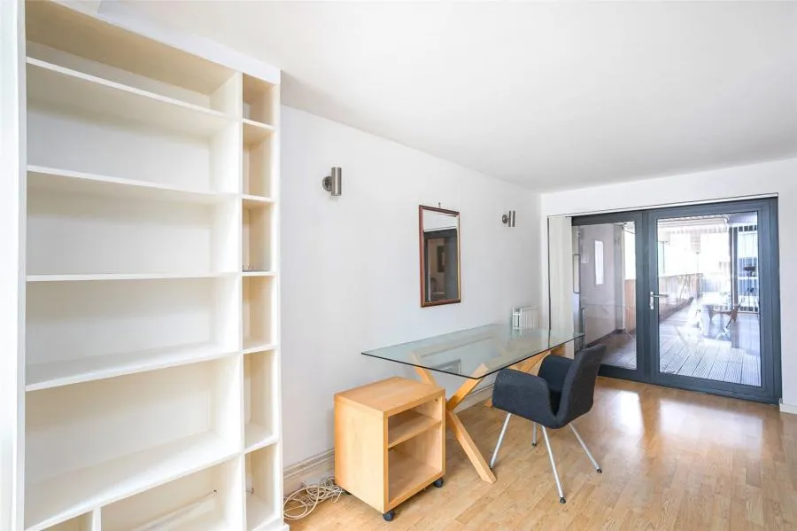 Cowley Road, London, W3, photo 8