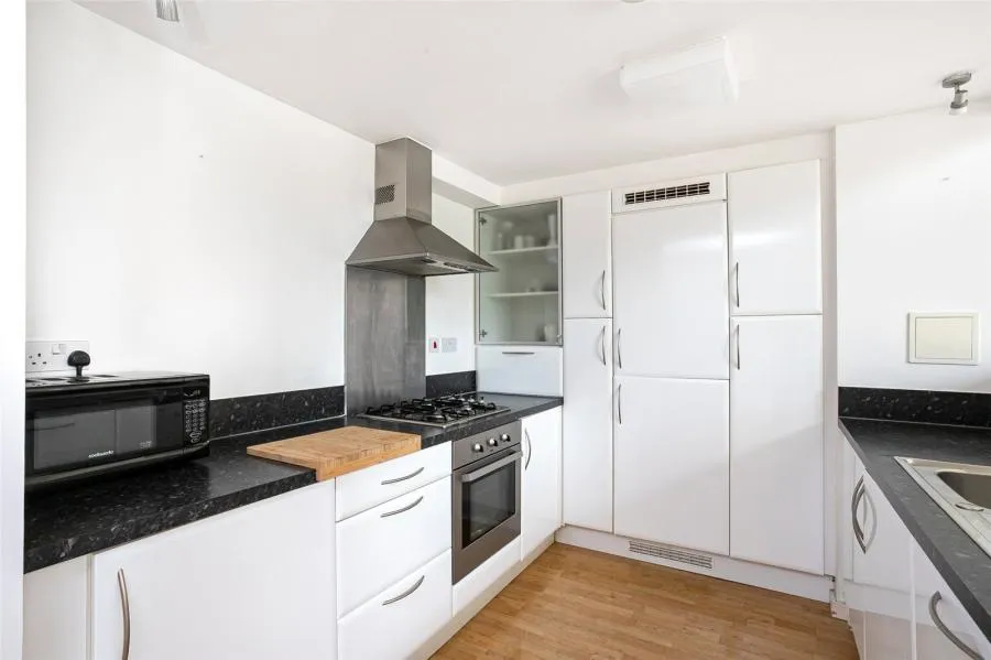 Cowley Road, London, W3, photo 4