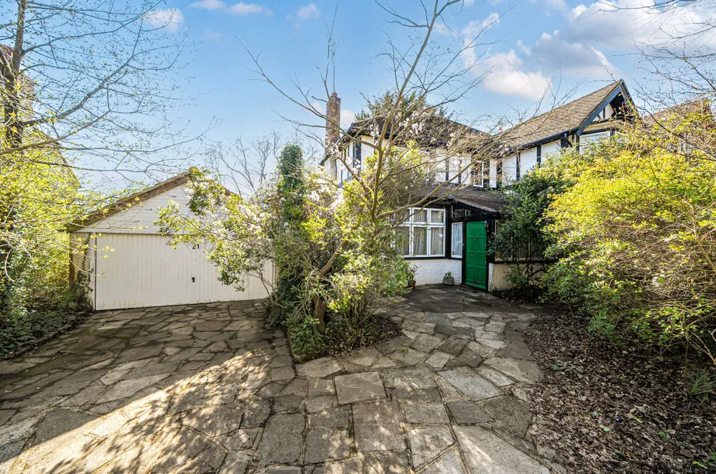 5 bed house for sale — Smitham Downs Road, Purley CR8 4NH