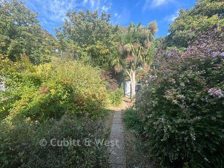 Hawthorn Crescent, Cosham, PO6, photo 8