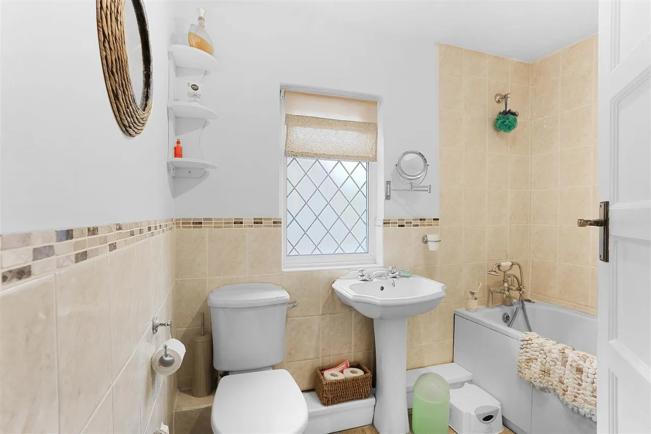 Oaks Avenue, Worcester Park, KT4, photo 24