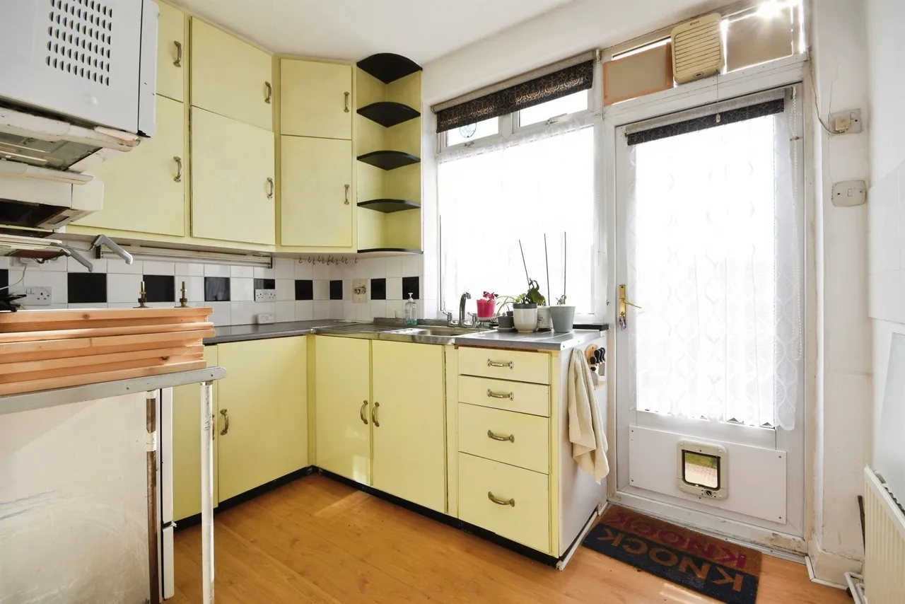 Tudor Drive, Romford, photo 6
