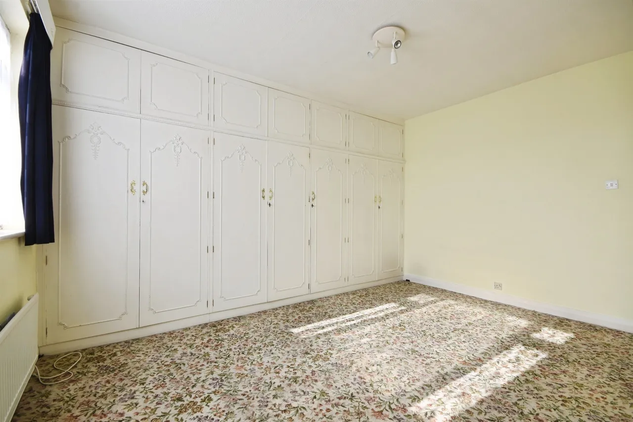 Tudor Drive, Romford, photo 10