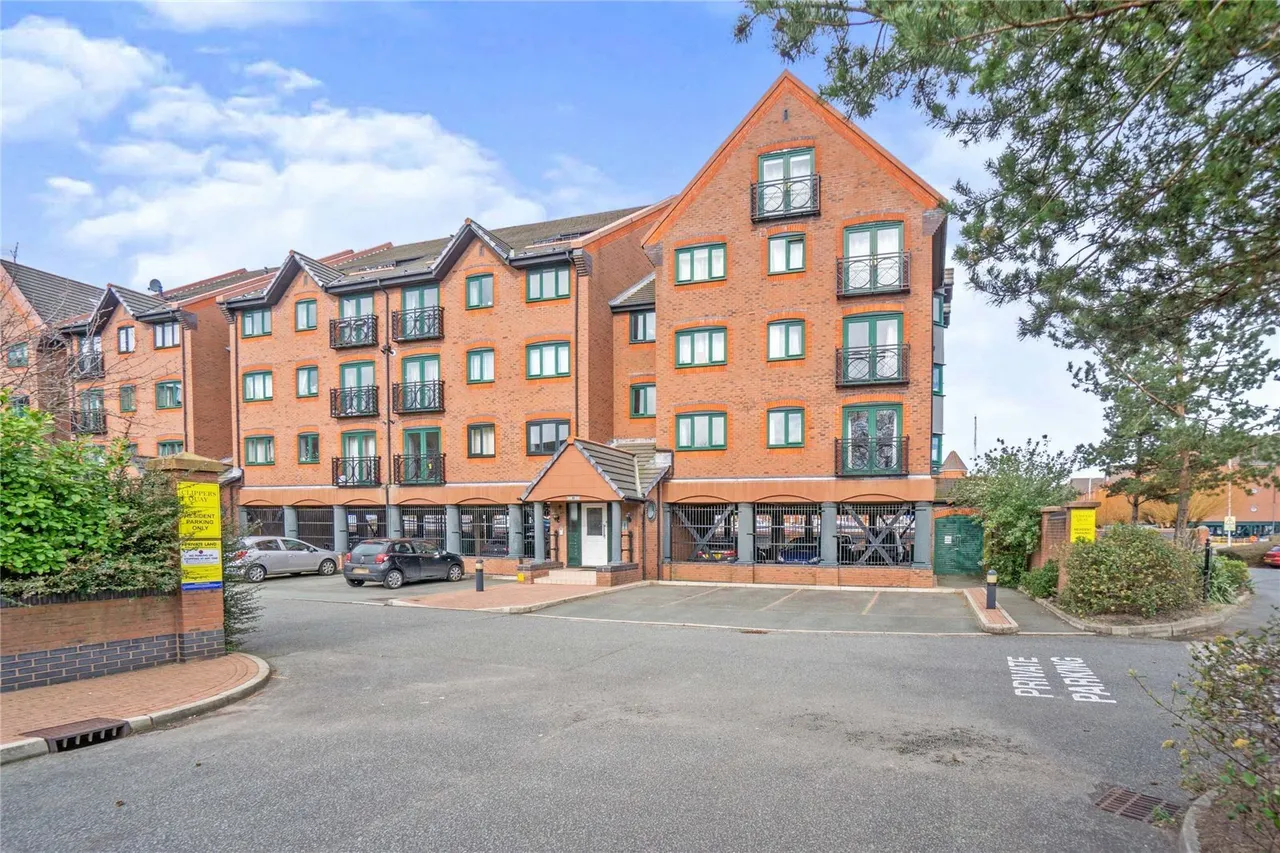 2 bed flat for sale, South Ferry Quay, Liverpool, L3