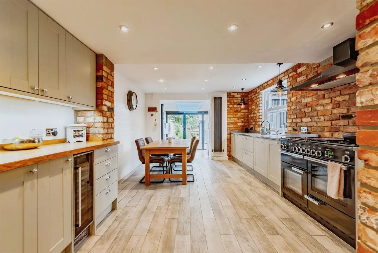 2 bed house for sale — Copthorne Bank, Copthorne, Crawley