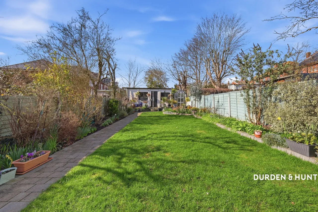Coteford Close, Loughton, IG10, photo 19