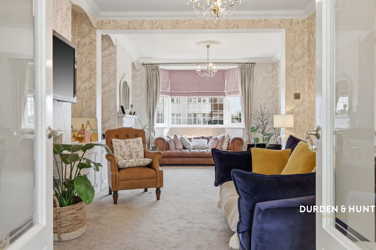 Coteford Close, Loughton, IG10, photo 2