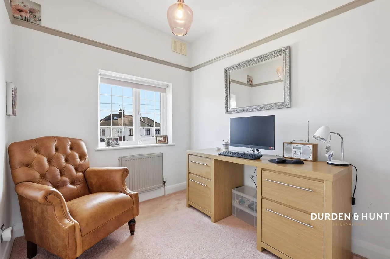 Coteford Close, Loughton, IG10, photo 15