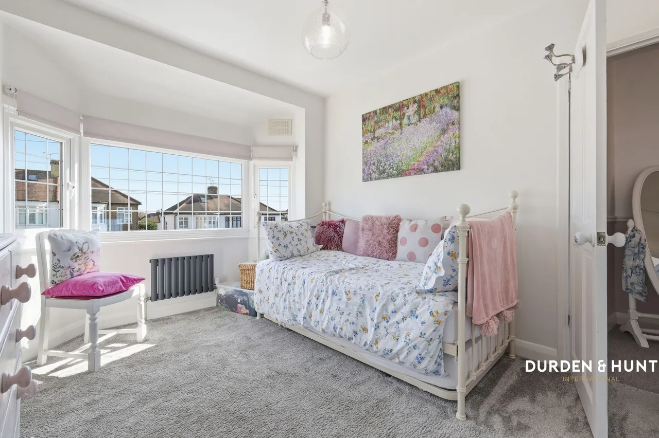 Coteford Close, Loughton, IG10, photo 13