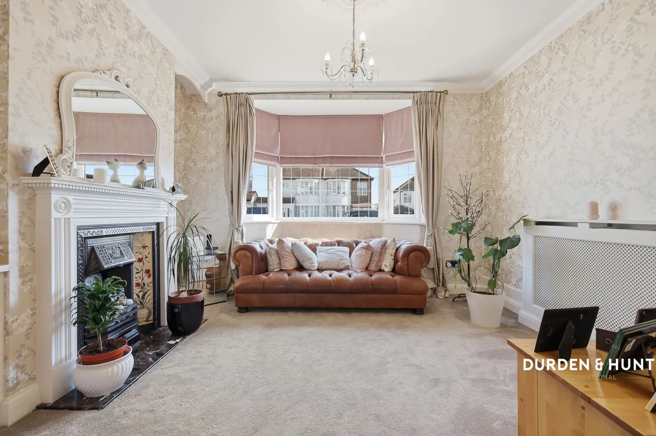 Coteford Close, Loughton, IG10, photo 3