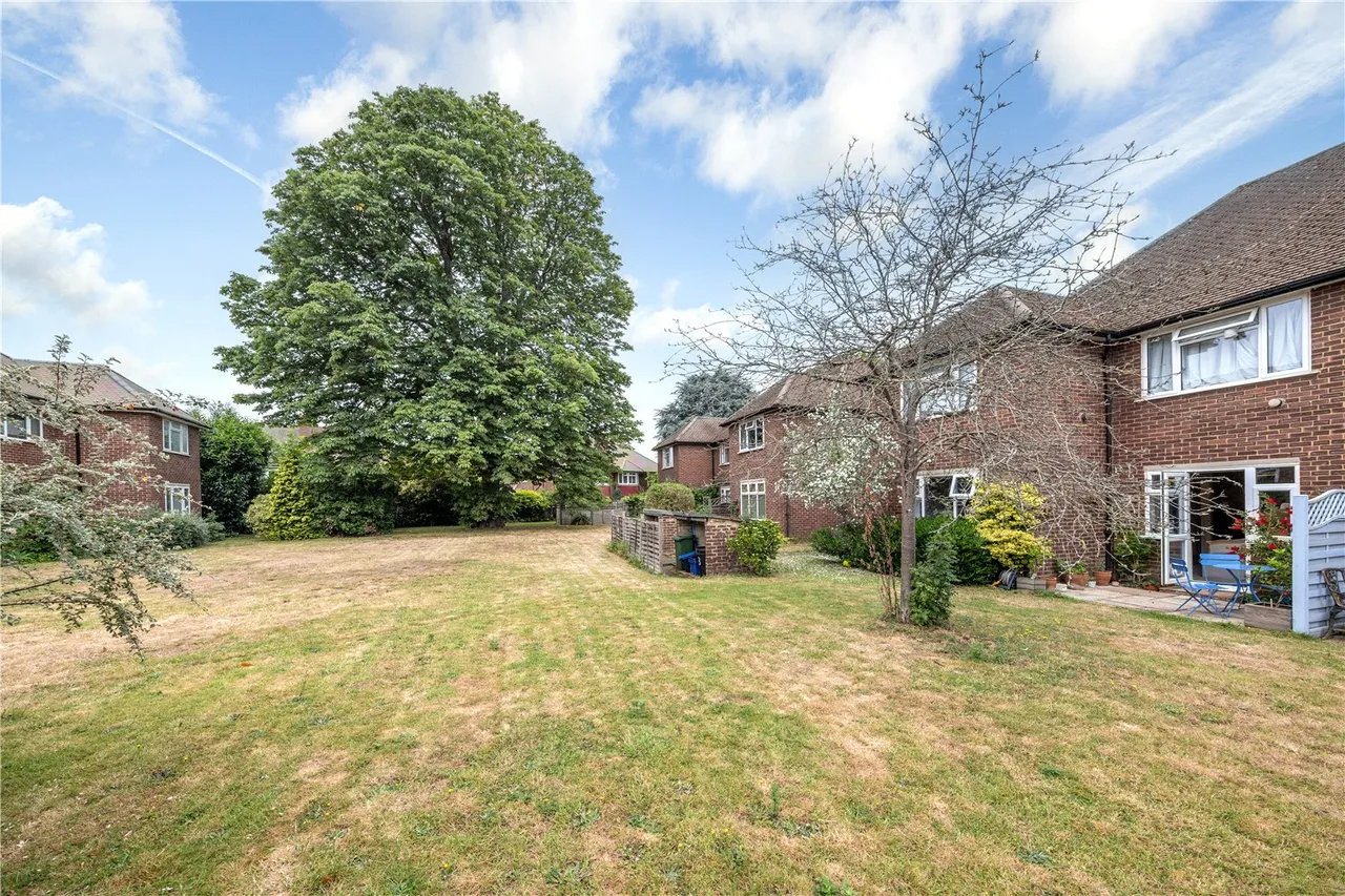 Beaulieu Close, Cambridge Park, TW1, photo 13