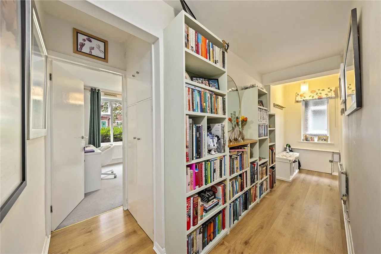 Beaulieu Close, Cambridge Park, TW1, photo 11