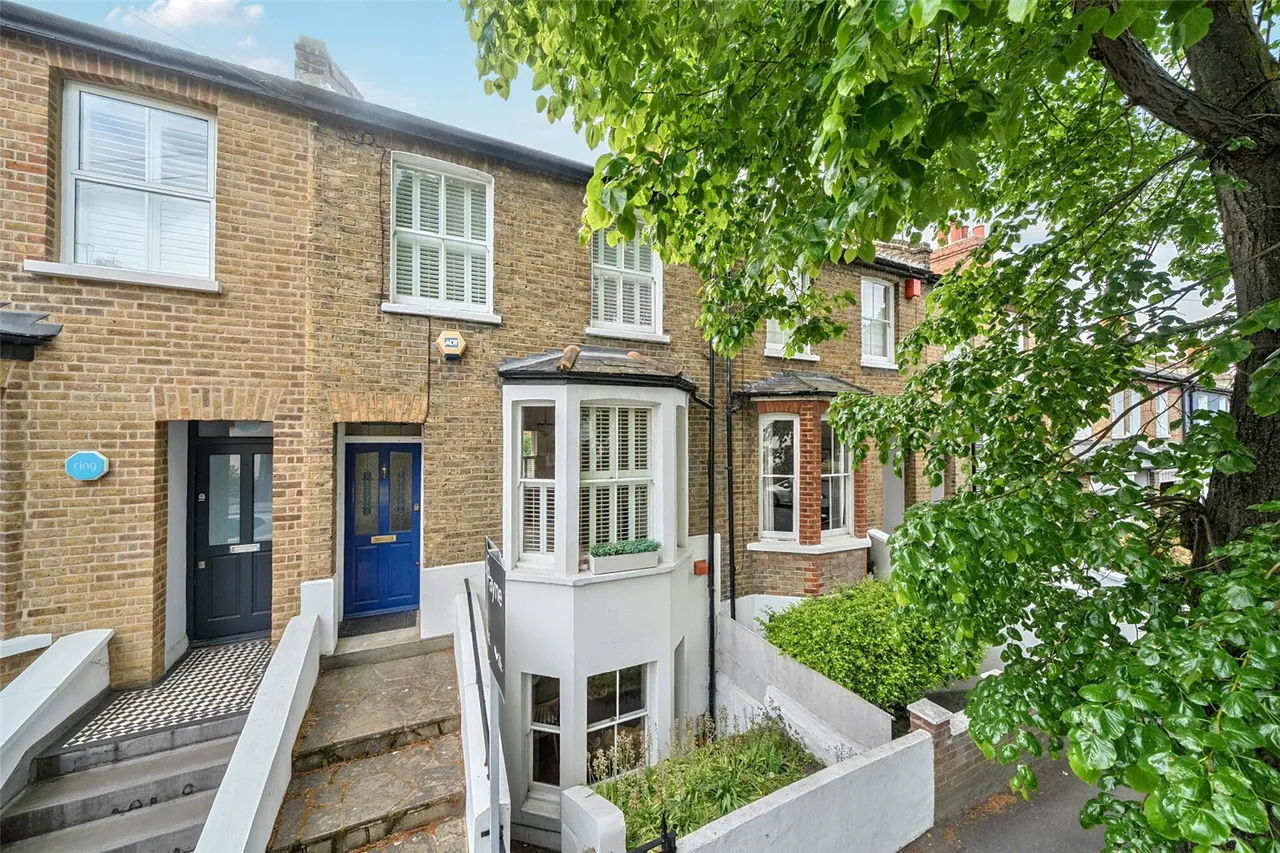 3 bed house for sale — Furzefield Road, SE3