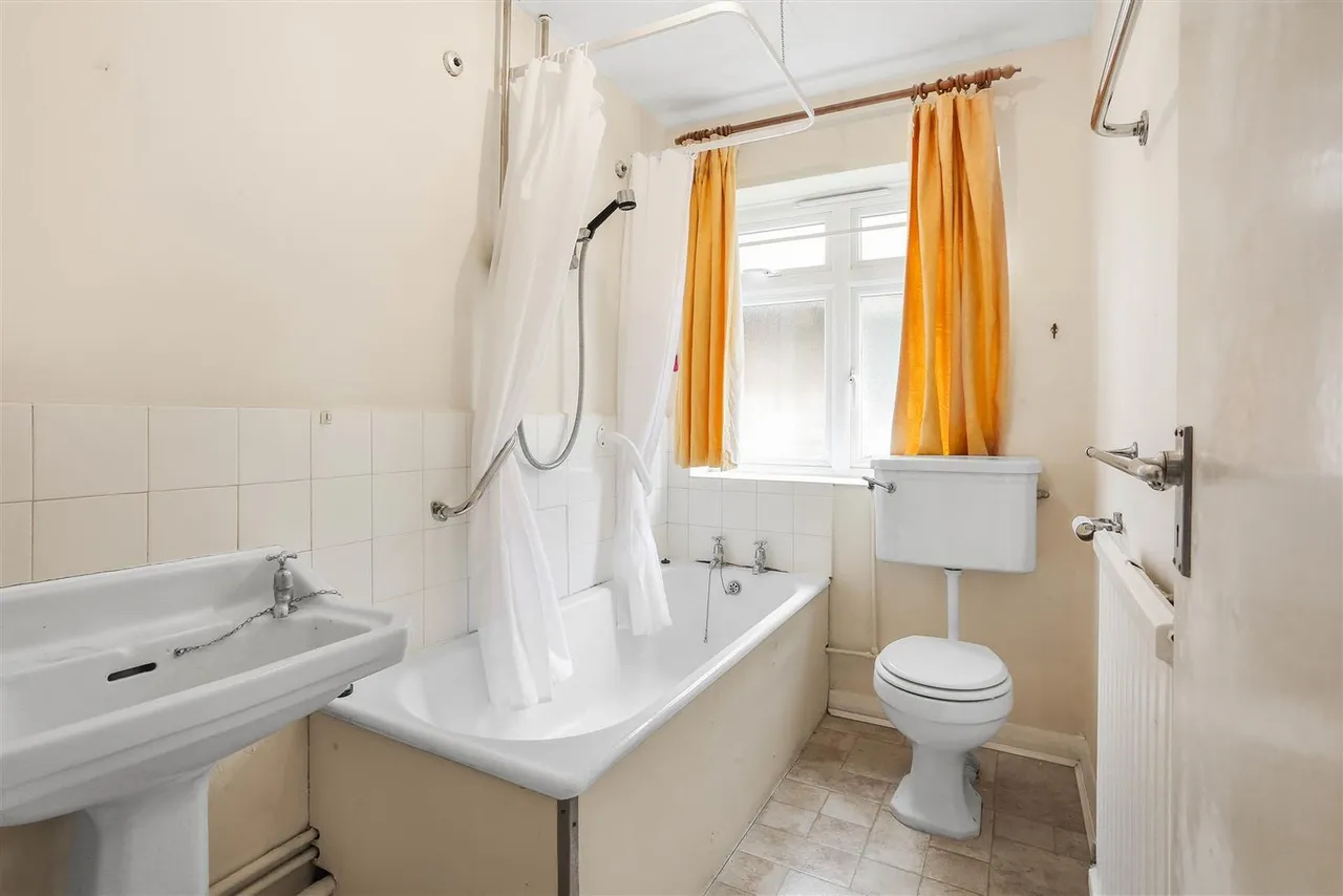 Longford Gardens, Sutton, SM1 3DR, photo 10