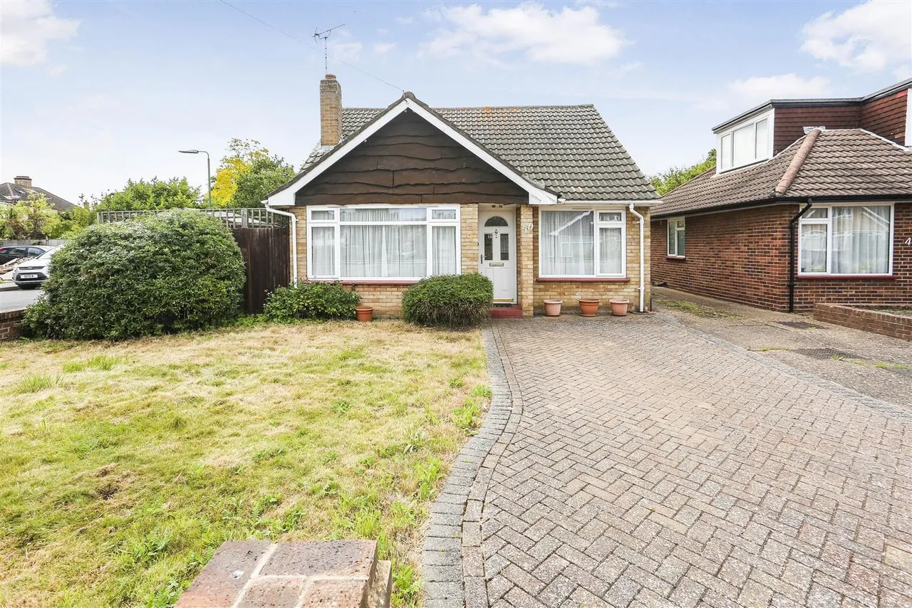 2 bed house for sale — Longford Gardens, Sutton, SM1 3DR