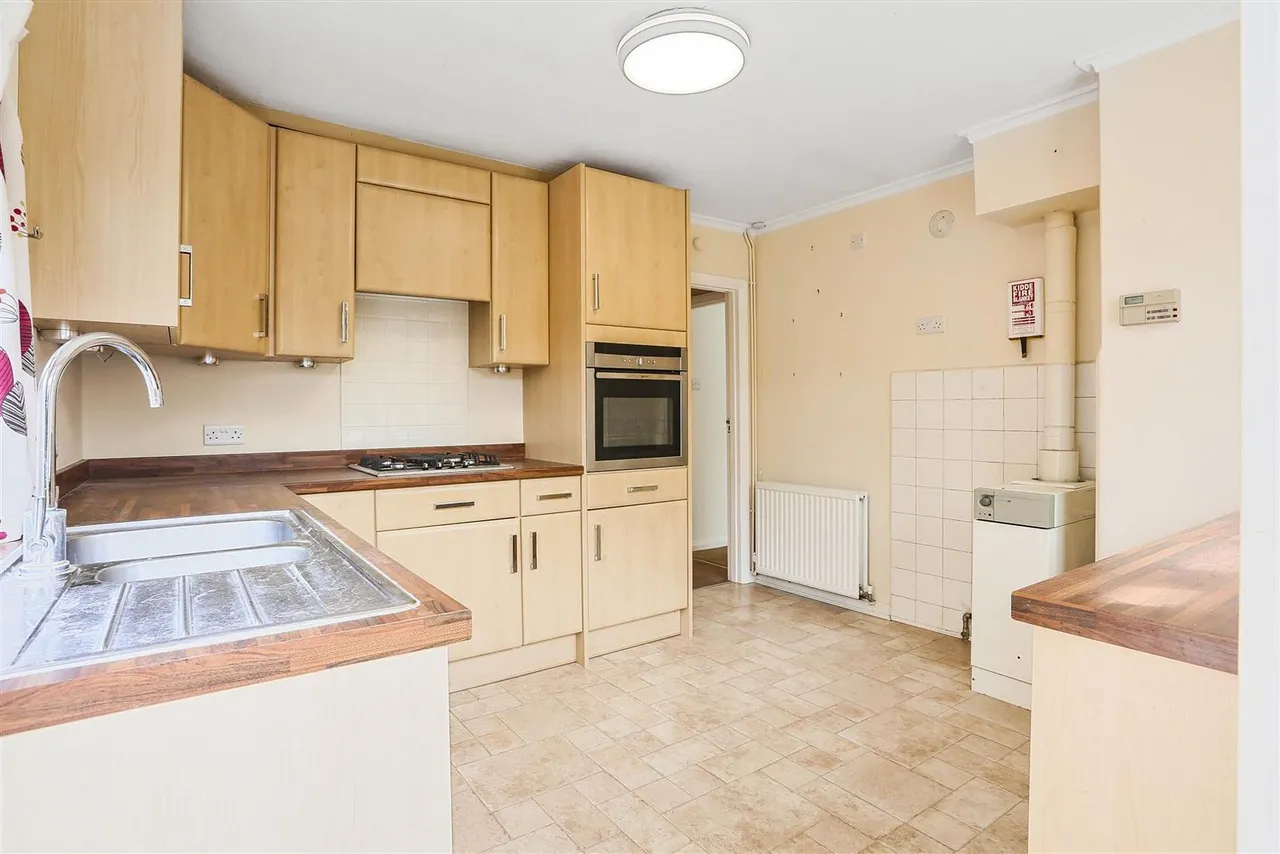 Longford Gardens, Sutton, SM1 3DR, photo 2