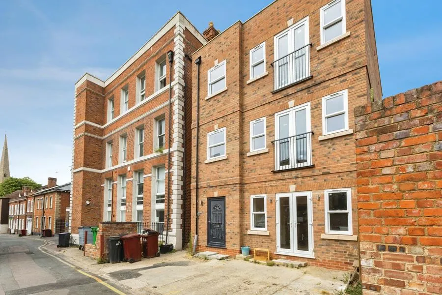 2 bed flat to rent, Church Street, Reading, RG1