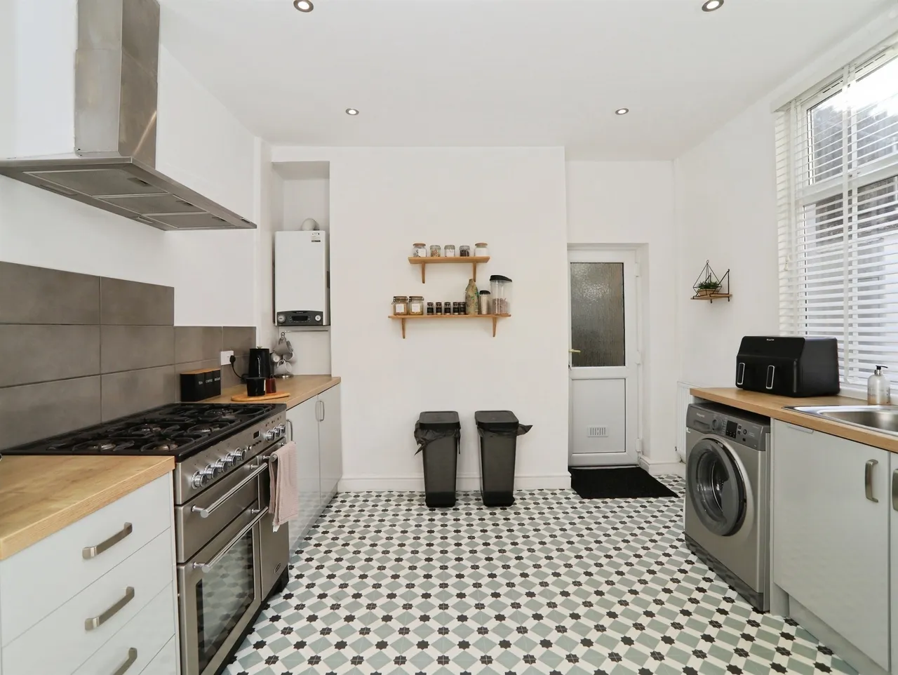 Caerphilly Road, Senghenydd, CF83, photo 8