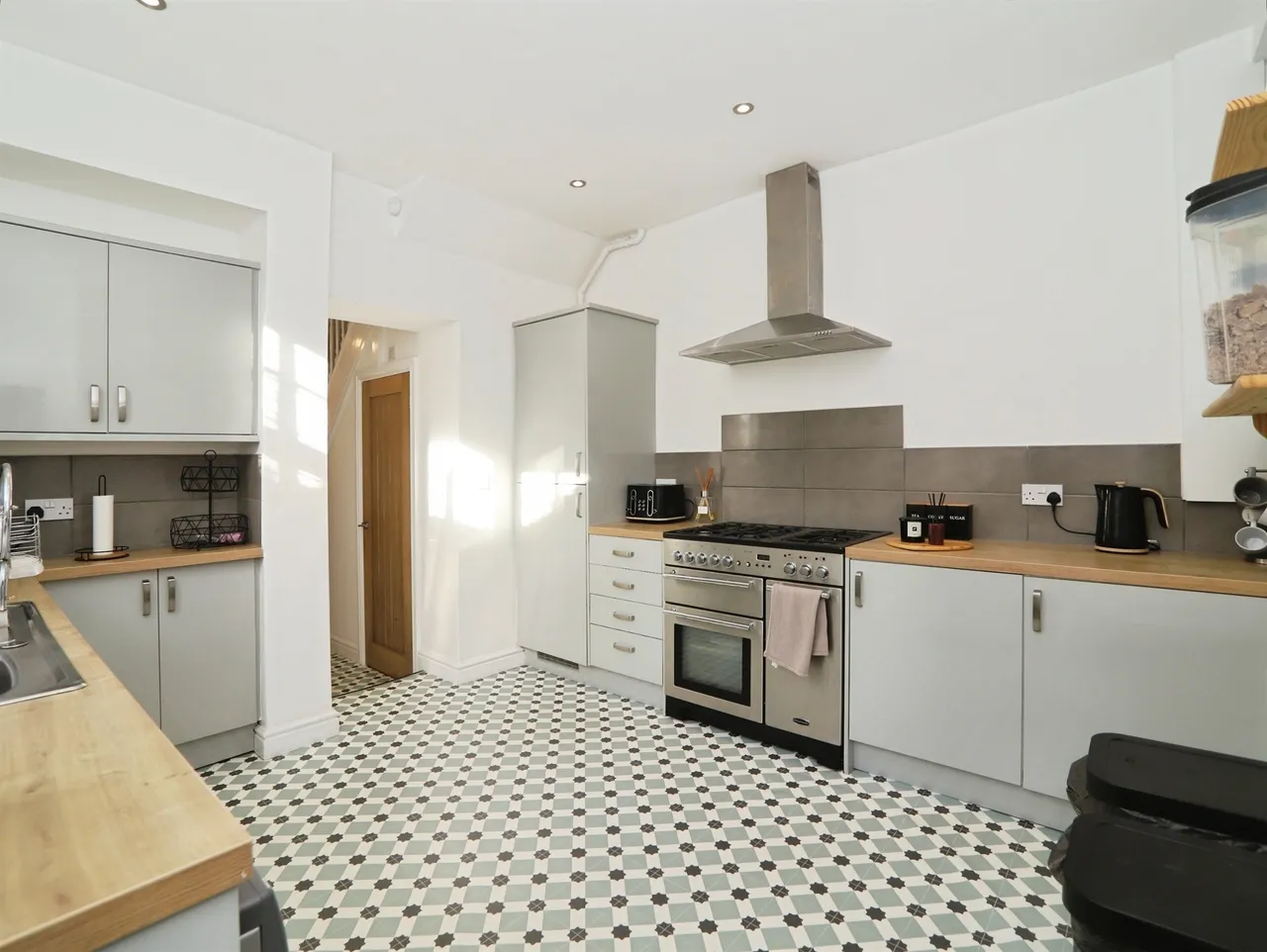 Caerphilly Road, Senghenydd, CF83, photo 7