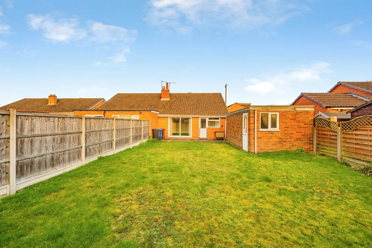 Churchill Crescent, Alrewas, Burton-On-Trent, photo 12
