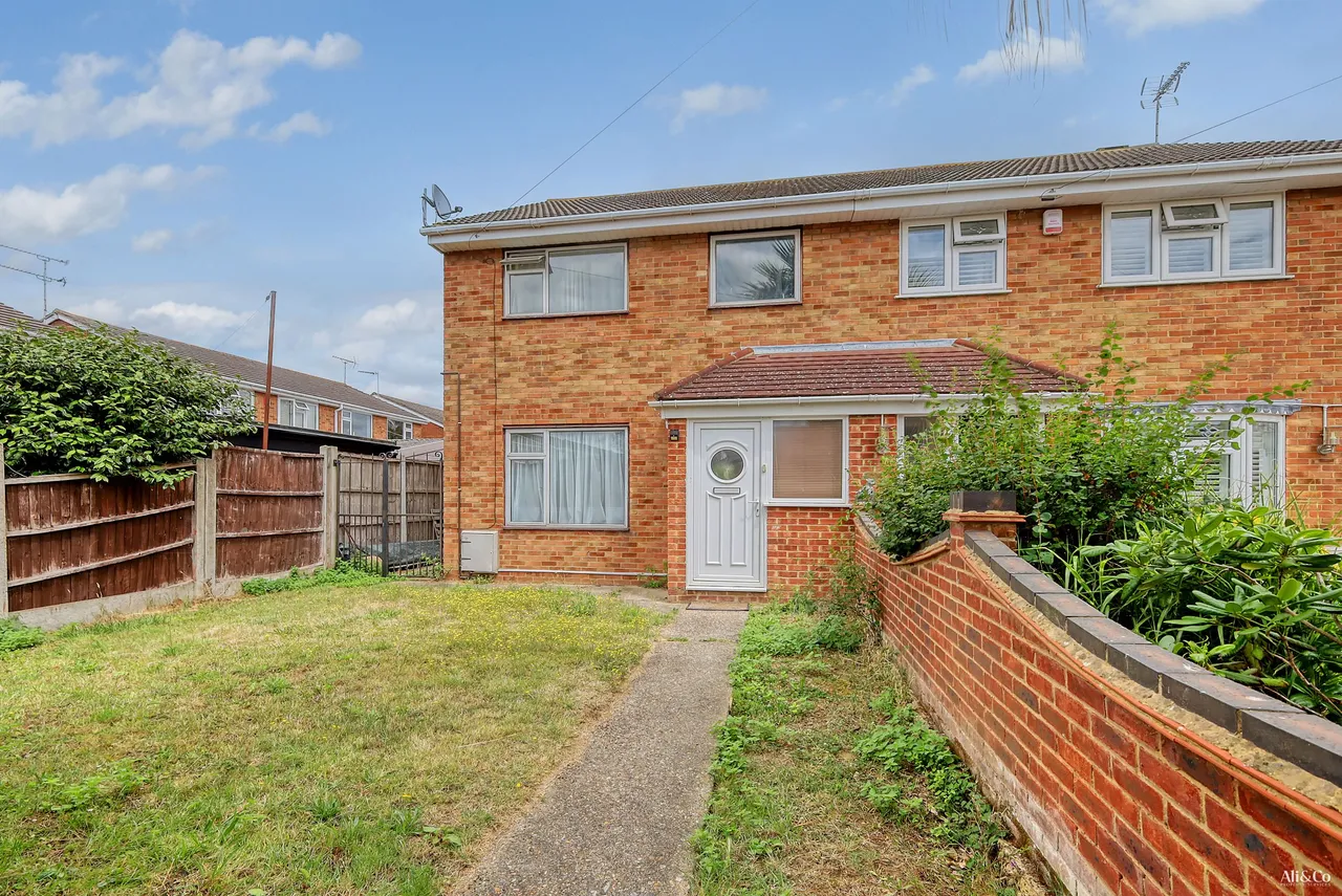 3 bed house for sale — Brindles Close, Stanford-le-Hope, Essex, SS17 0RS