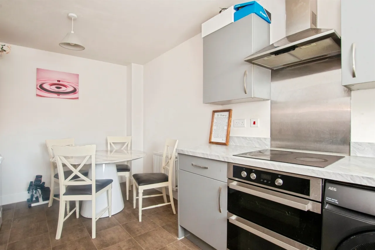 Gibson Place, Longhedge, SP4, photo 6