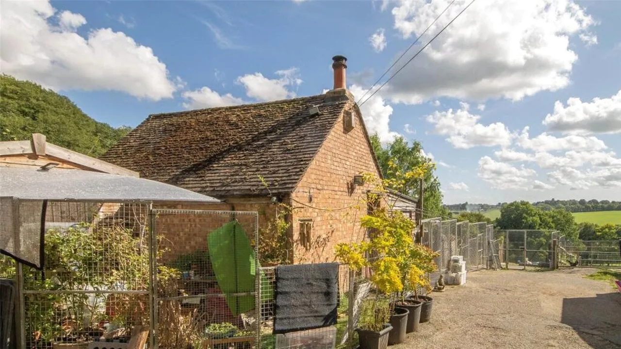 Hammerpond Road, Plummers Plain, RH13, photo 8