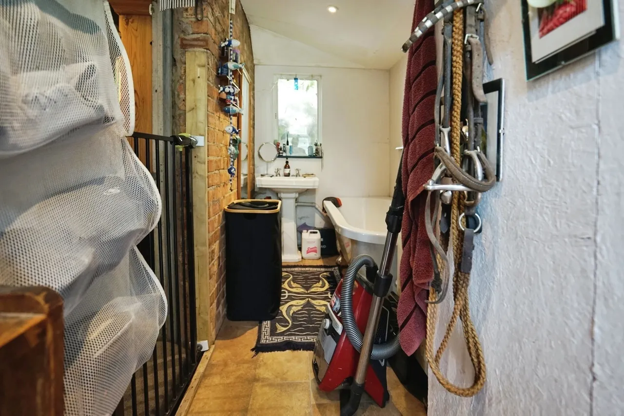Hammerpond Road, Plummers Plain, RH13, photo 33
