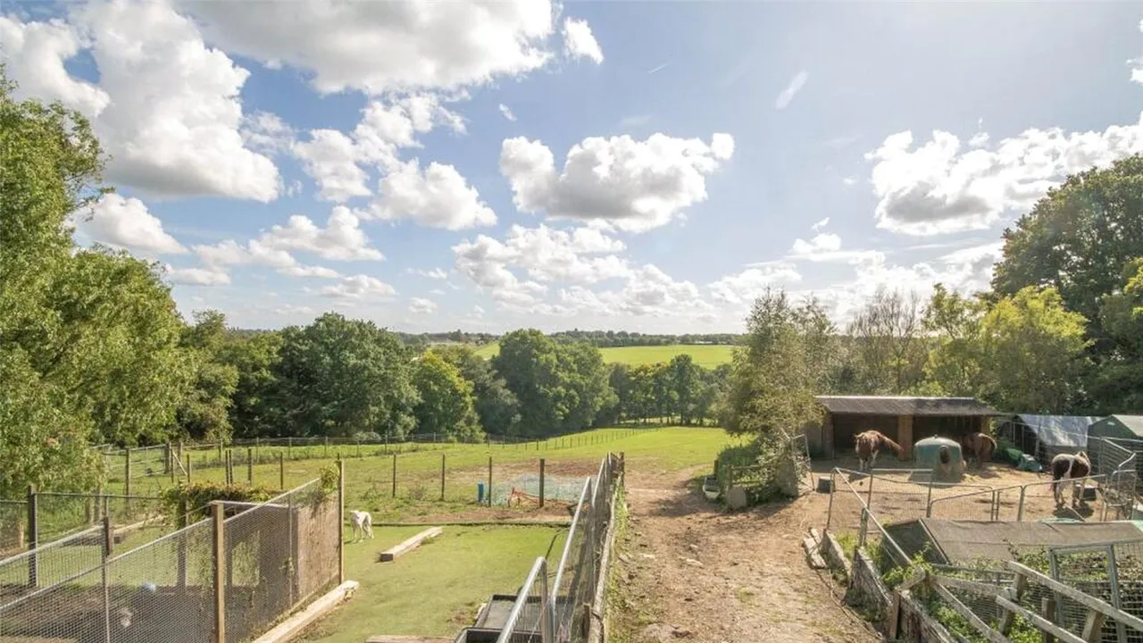 Hammerpond Road, Plummers Plain, RH13, photo 9