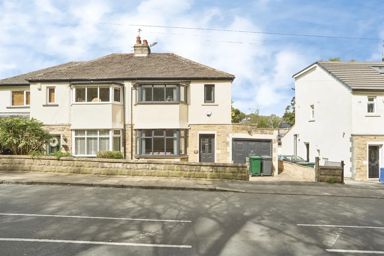3 bed house for sale — Avondale Road, Shipley