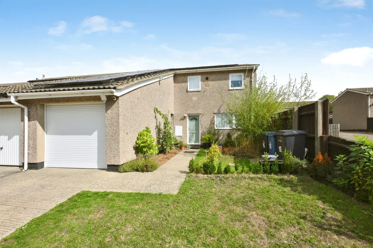 3 bed house for sale — Sandpiper Close, Haverhill