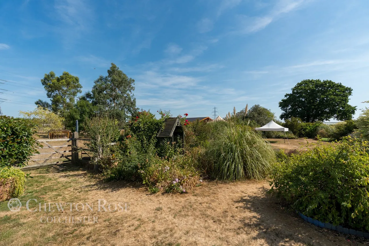 Stoke Road, Leavenheath, photo 36